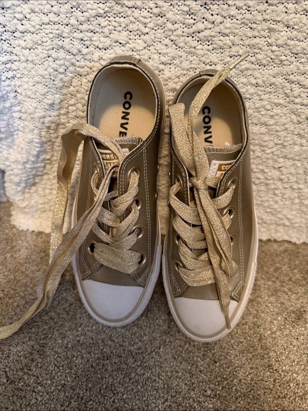 Converse Kids Low-Top Sneakers in Tan with Sparkle Laces